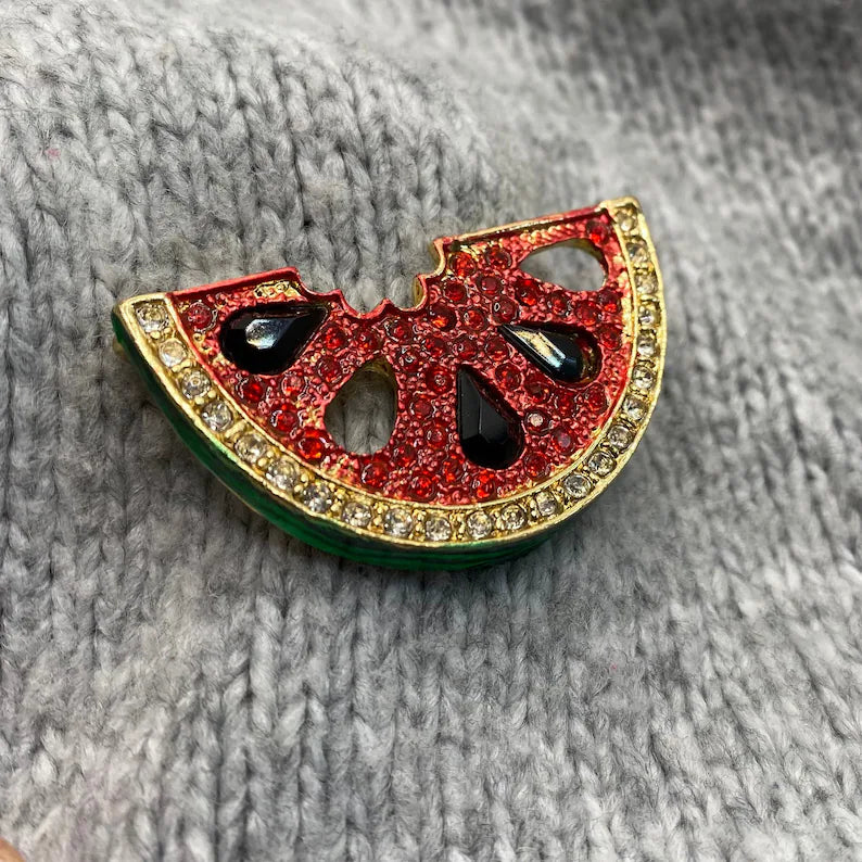 Broche symbole pastèque rouge étincelante