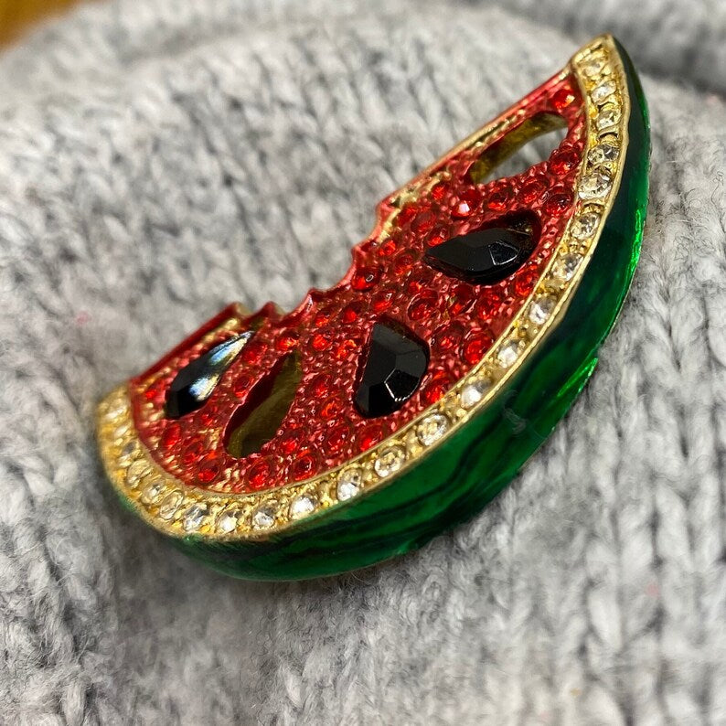Broche symbole pastèque rouge étincelante