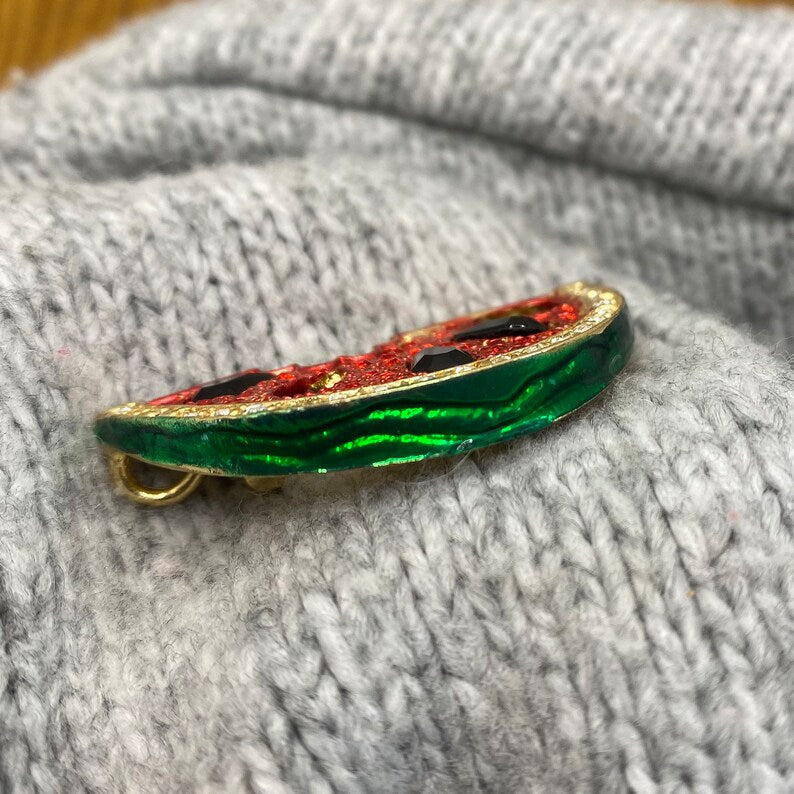 Broche symbole pastèque rouge étincelante