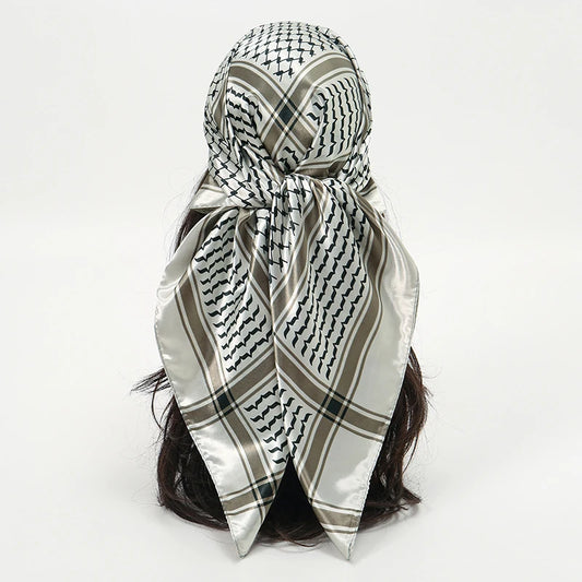 Foulard motif keffieh noir et blanc en satin