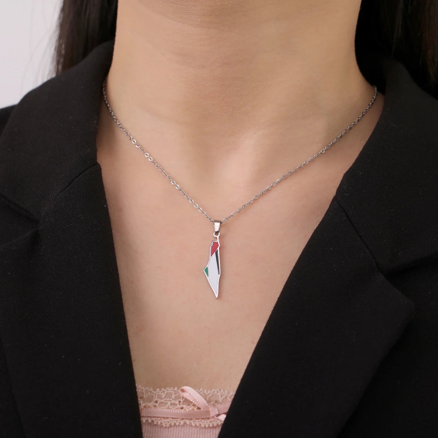 Collier carte avec drapeau aux couleurs de la Palestine